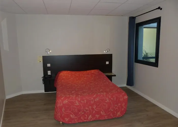 总站酒店 2* 南特